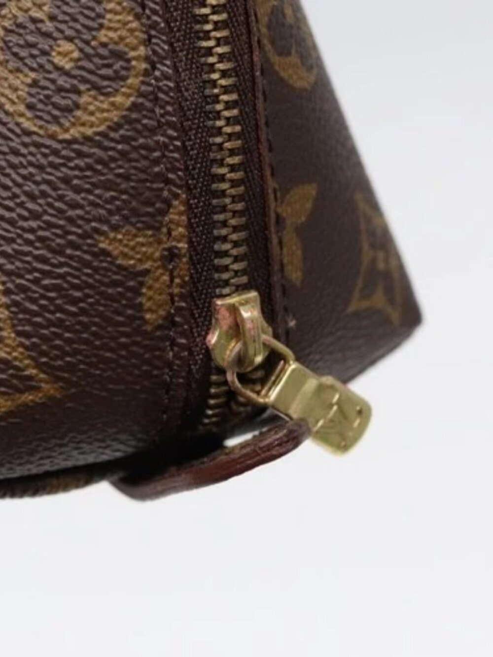 LOUIS VUITTON Monogram Trousse Demi Ronde Cosmetic Pouch M47520 LV Auth 87600 - Picture 7 of 15